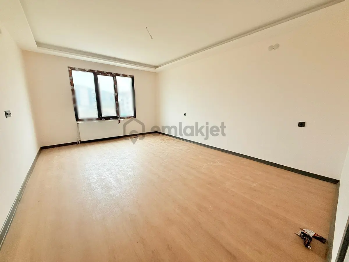 Yıldız'dan Site İçerisinde Ara Kat Şehir Manzaralı 2+1 !! - 14