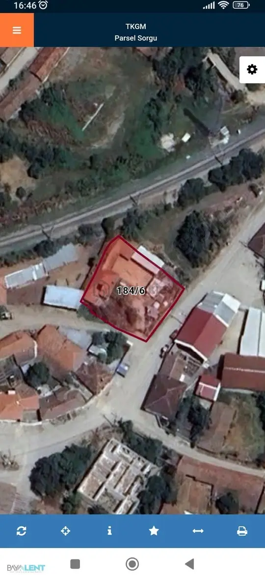 Susurluk Ömerköy De Satılık Arsa Ve İçinde Eşyalı Ev - 13