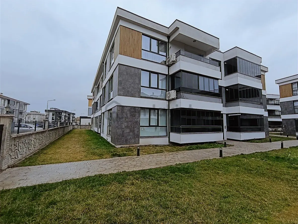 Acil Serdivanda Site İçi Lüks 3+1 Geniş Balkonlu Ebeveyn Banyolu
