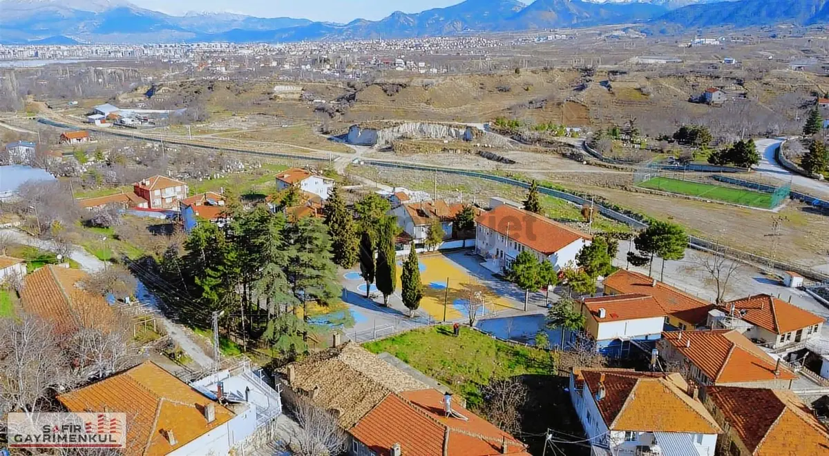 Yakaören'de Doğalgaz Elektırk Su Olan Köy İmarlı Ev Ve Arsa