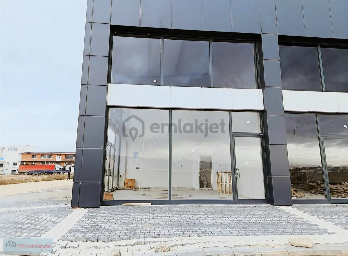 Şekerciler Sitesi Geniş Kiralık İşyeri
