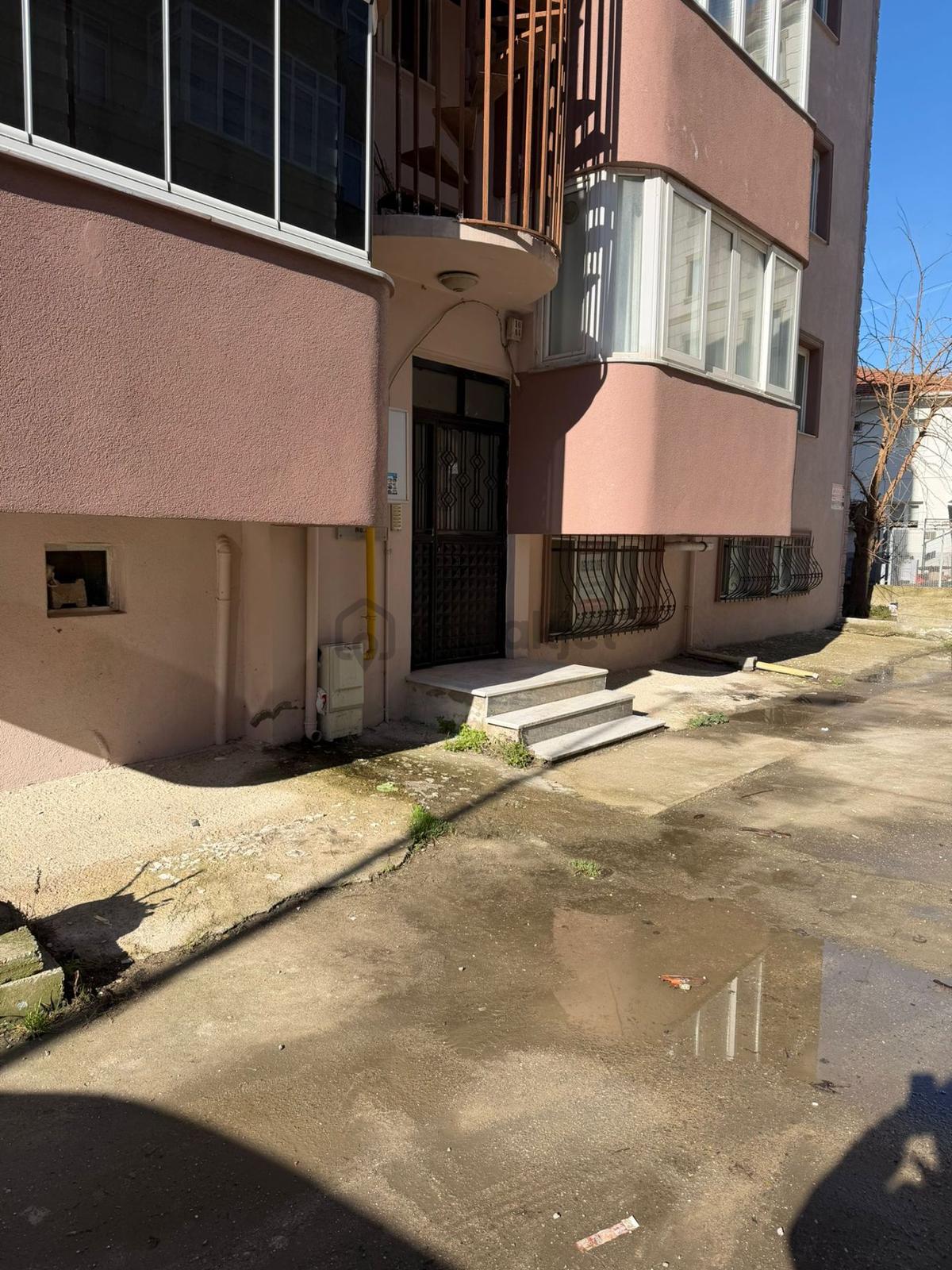 Cide Demirtaş Emlak Güvencesi İle Satılık 2+1 Daire - 2