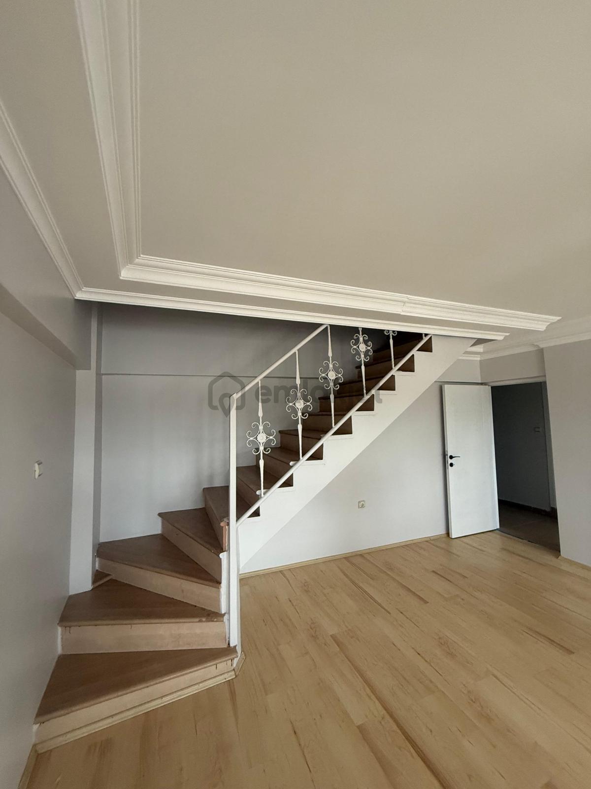 Dikkaldırımda Geniş Ferah Satılık 4+1 Dubleks Daire - 10