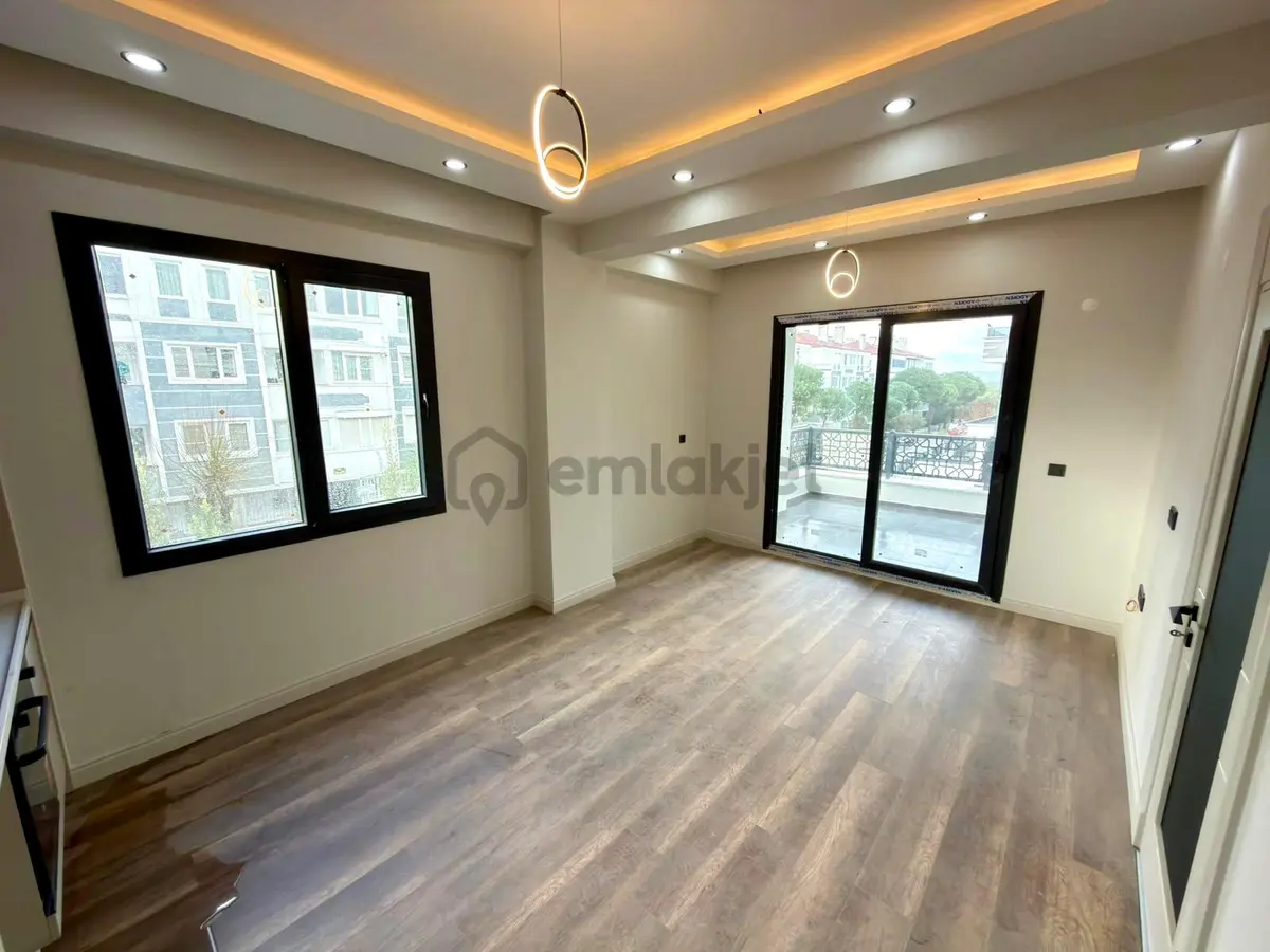 🏡 Referans'tan Doğa Manzaralı Ön Cephe Ara Kat 2+1 Daire - 3