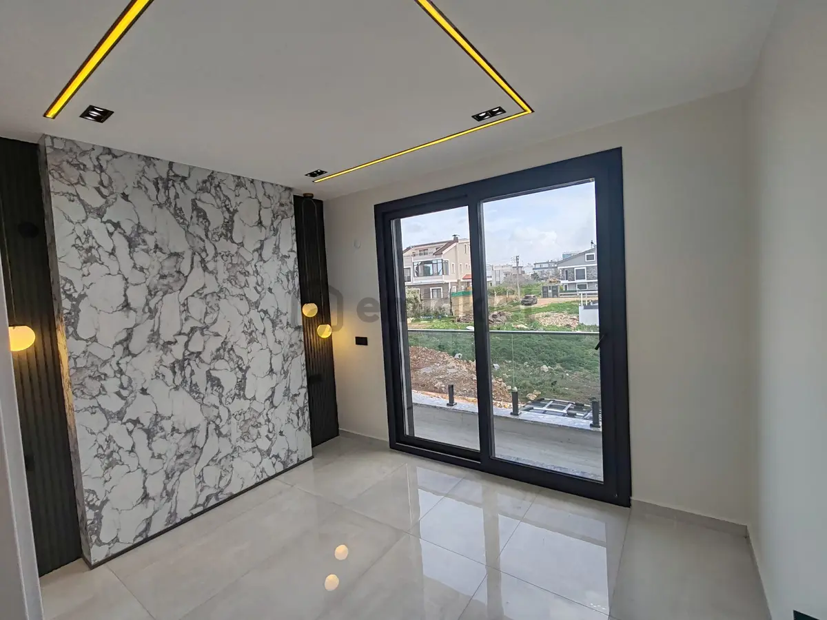 Ön Cephe 3+1 Havuzlu Otoparklı Yeni Villa - 22