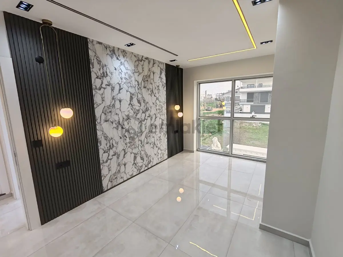 Ön Cephe 3+1 Havuzlu Otoparklı Yeni Villa - 20