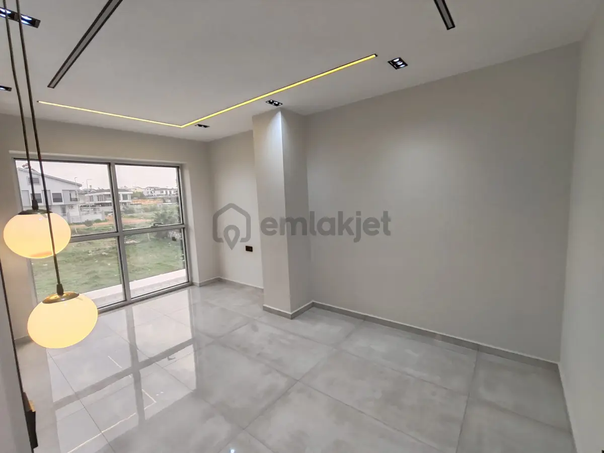 Ön Cephe 3+1 Havuzlu Otoparklı Yeni Villa - 19