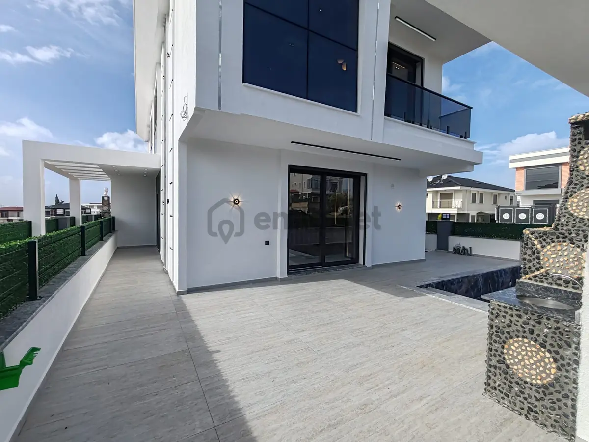 Ön Cephe 3+1 Havuzlu Otoparklı Yeni Villa - 4