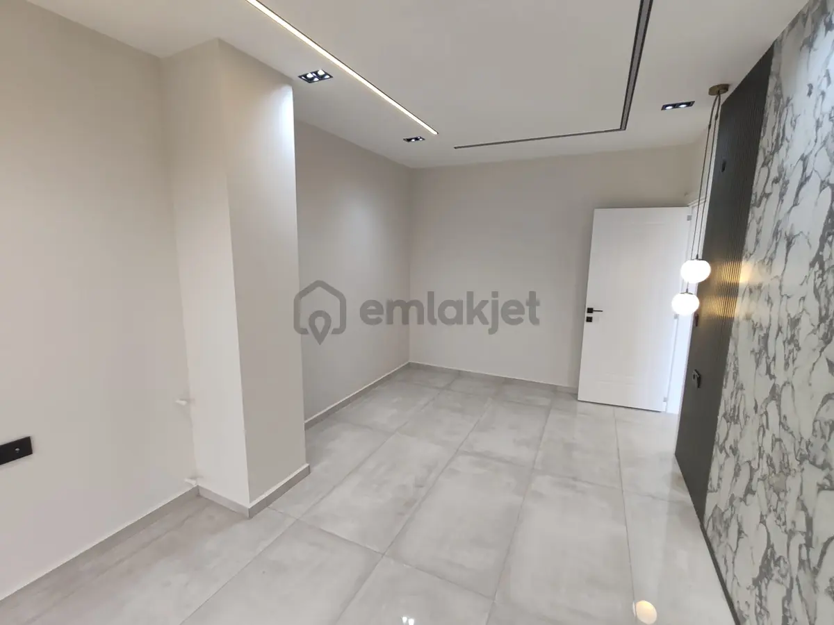 Ön Cephe 3+1 Havuzlu Otoparklı Yeni Villa - 21