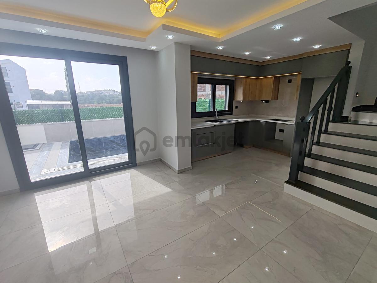 Didim'de 3+1 Villa Havuzlu Merkezi - 9