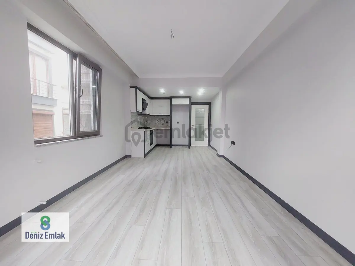 Denizden Akçayda Ön Cephe Yeni Binada Satılık 1+1 Daire. - 2