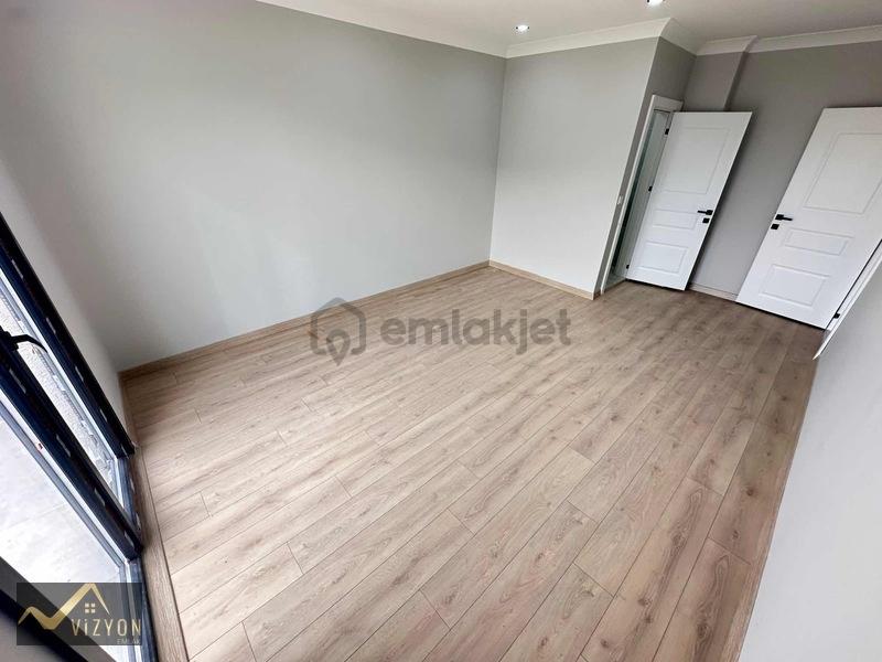 Çift Ğirişli Merkezi Yerde Geniş Ebeveyn Banyolu 4+1 Dubleks - 9