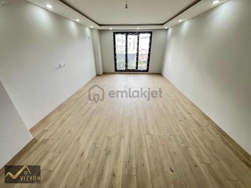 Çift Ğirişli Merkezi Yerde Geniş Ebeveyn Banyolu 4+1 Dubleks