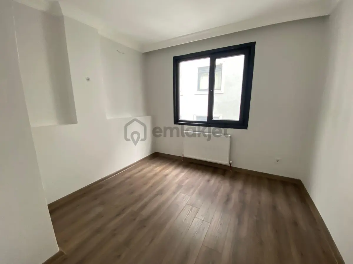 Kaçmaz'dan Ön Cephe Minibüse Yakın Ara Kat Ferah 2+1 Daire - 22