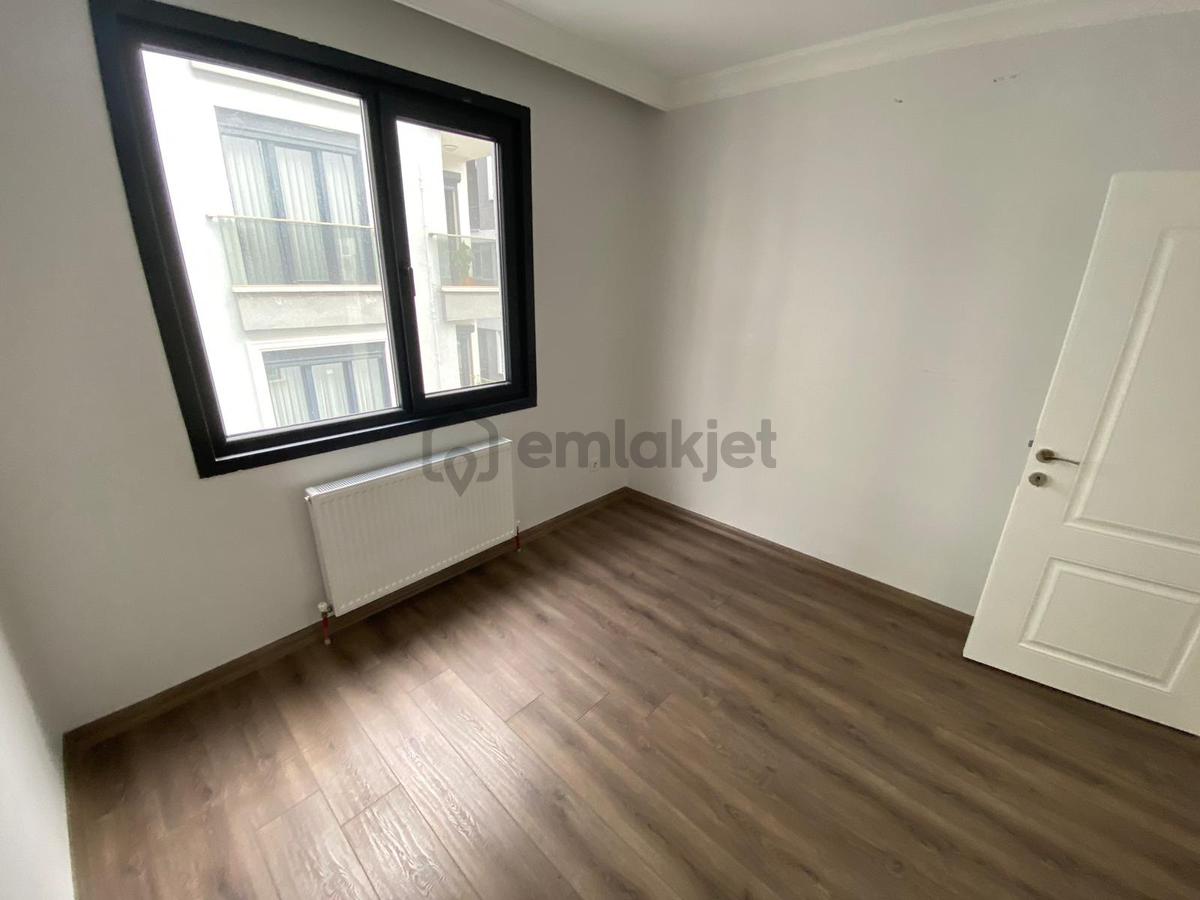 Kaçmaz'dan Ön Cephe Minibüse Yakın Ara Kat Ferah 2+1 Daire - 23