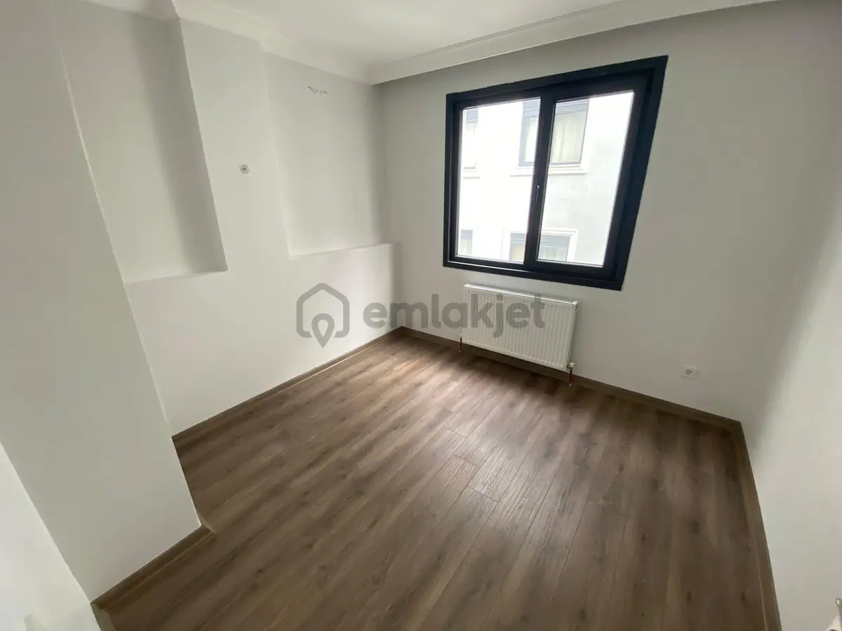 Kaçmaz'dan Ön Cephe Minibüse Yakın Ara Kat Ferah 2+1 Daire - 15