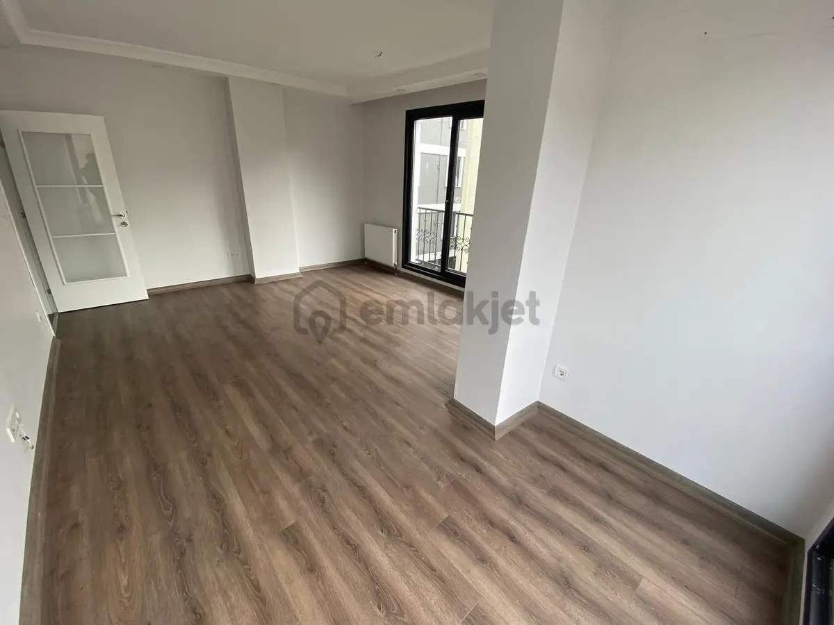 Kaçmaz'dan Ön Cephe Minibüse Yakın Ara Kat Ferah 2+1 Daire - 3