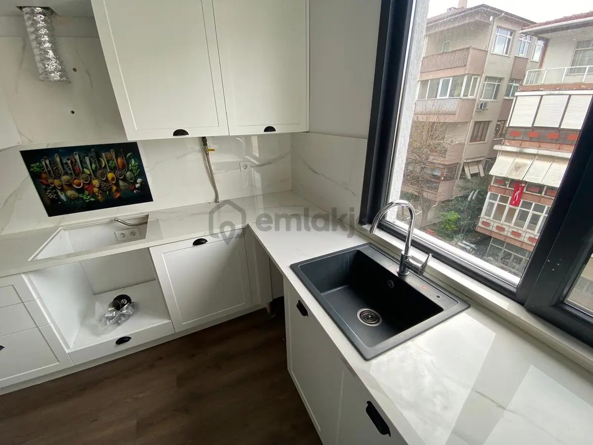 Kaçmaz'dan Ön Cephe Minibüse Yakın Ara Kat Ferah 2+1 Daire - 7