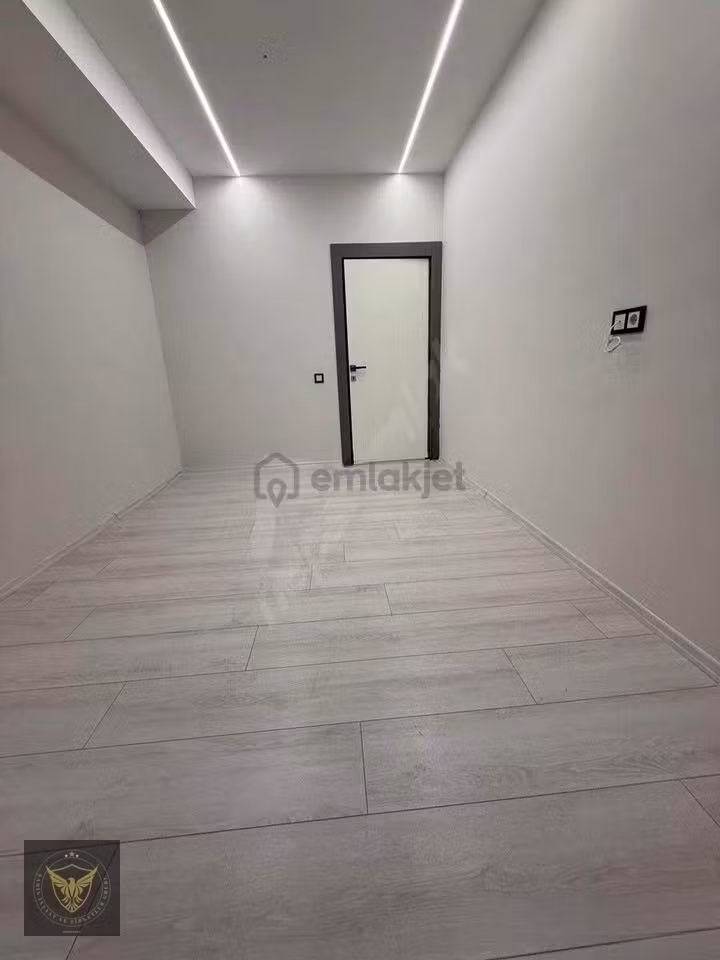 Metrobüse 5'dk Full+full Sitede Balkonlu 1+1 Dairemiz - 5