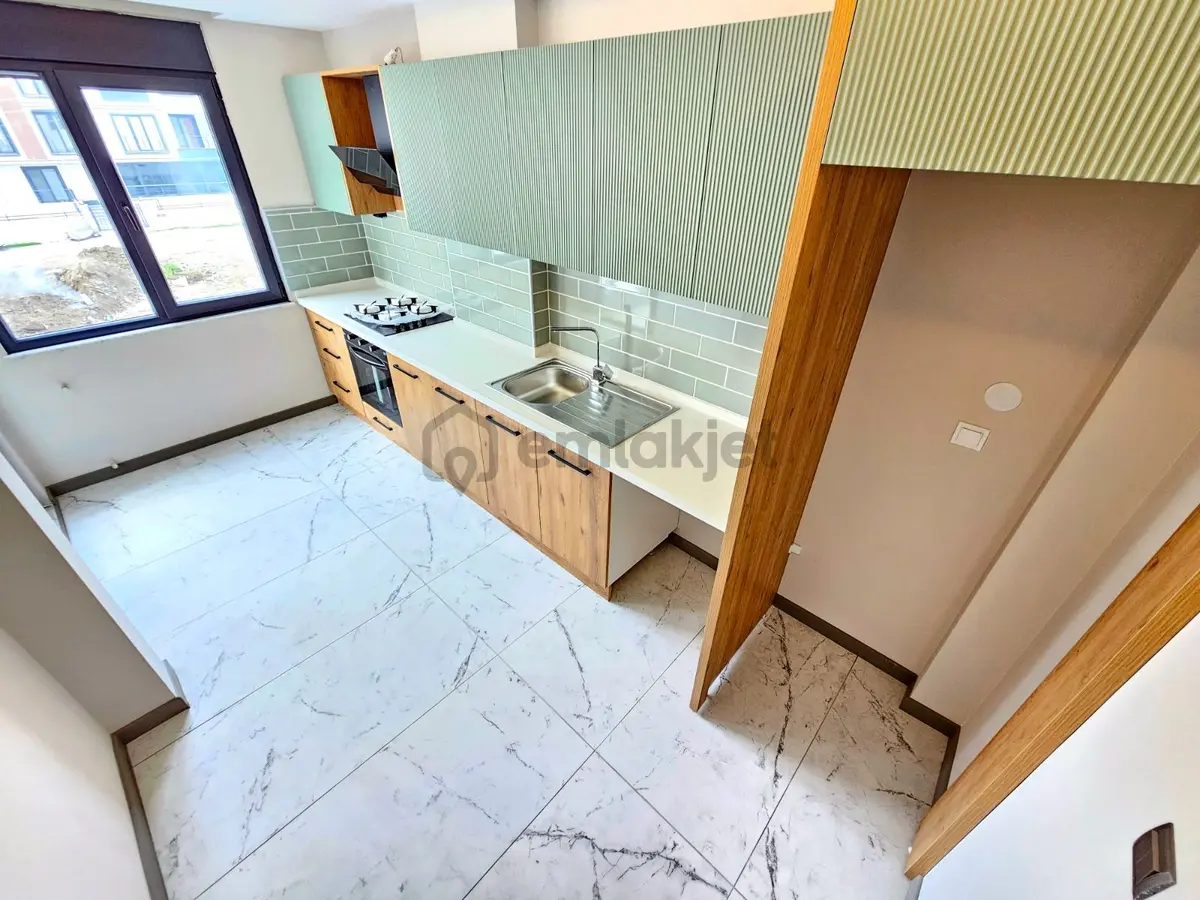 Gürsoy'dan Denize 300m Ebeveyn Banyolu 2+1 Sıfır Daire - 6