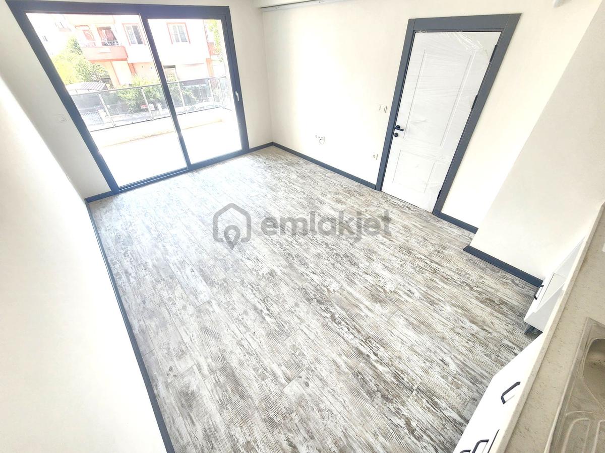 Burhaniye'de Aygül'den Kaçırılmayacak Sıfır Kat Cephe Seçenekleriyle Çift Balkonlu 1+1 Satılık Daire