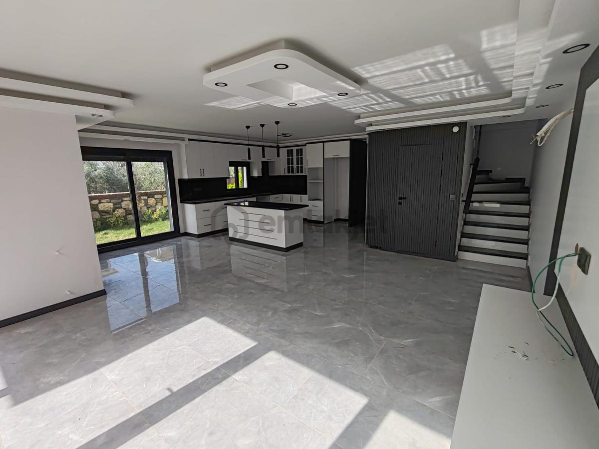 Yeşilkent Yolunda 3+1 Lüks Villa - 13
