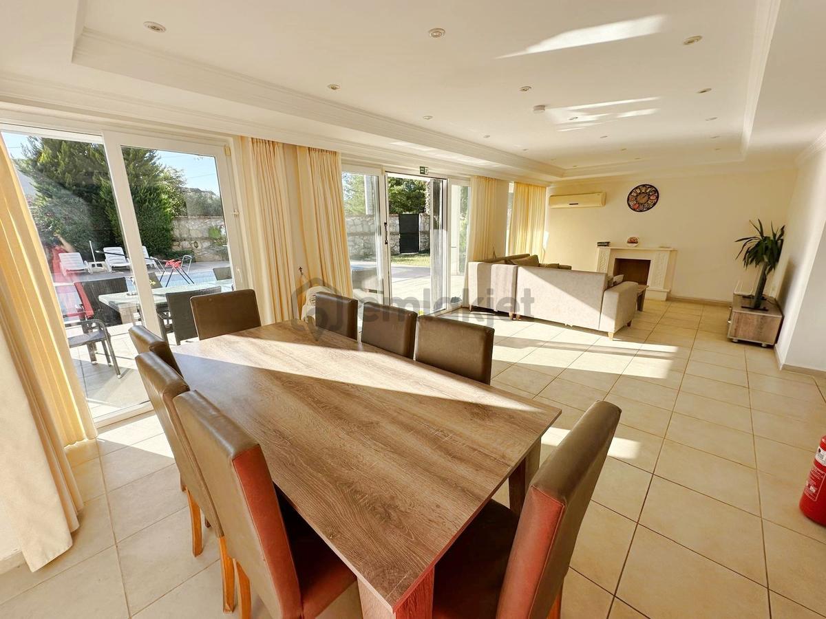 Ovacık'ta Ferah 4+1 Triplex Villa - 9