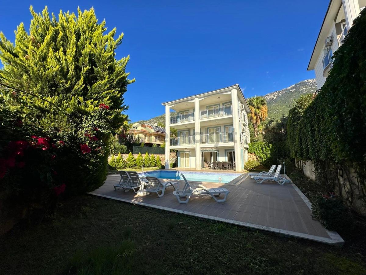 Ovacık'ta Ferah 4+1 Triplex Villa - 30