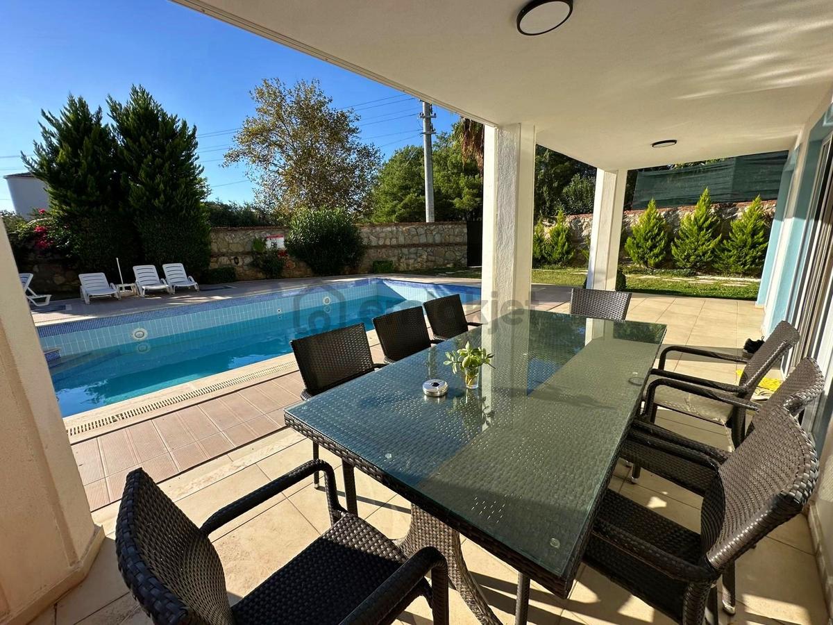 Ovacık'ta Ferah 4+1 Triplex Villa - 32