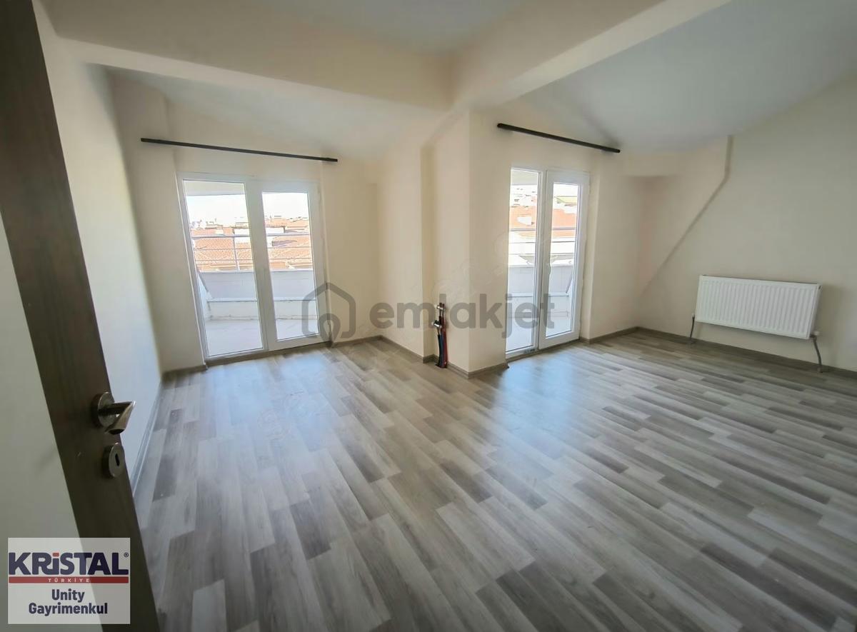 Büyükderede Teraslı Satılık Geniş Daire - 20