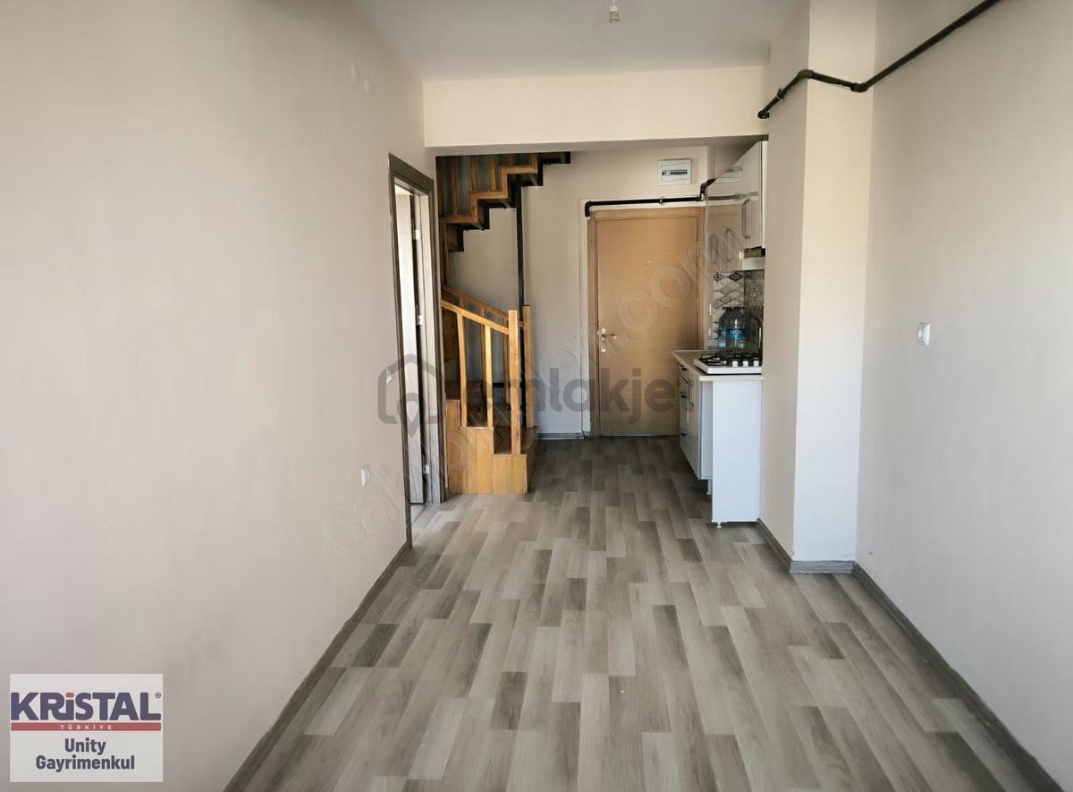 Büyükderede Teraslı Satılık Geniş Daire - 16