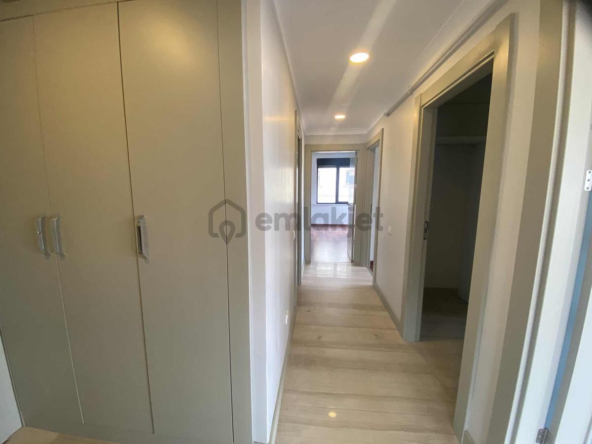 Suadiye'de Bağdat'a 2 Adım 140 M2 Ebeveynli Balkonlu Lüx 3+1 - 28