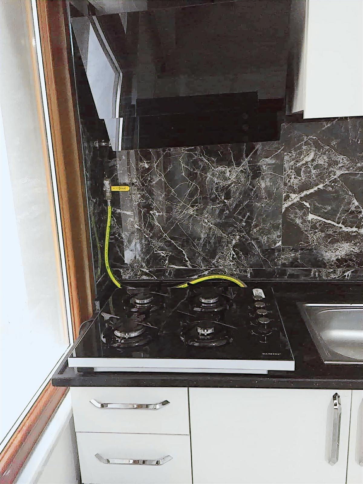 Altıntepe'de Satılık 1+1 Ara Kat Daire Minibüs Cad. 2 Dakika - 9