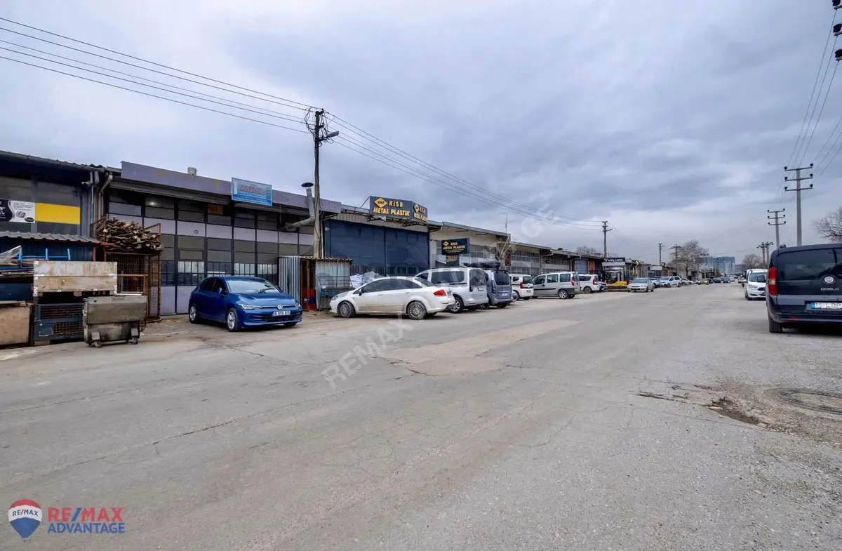 Remax Advantage'dan Beşevler Sanayi Sitesinde Çift Dükkan - 14