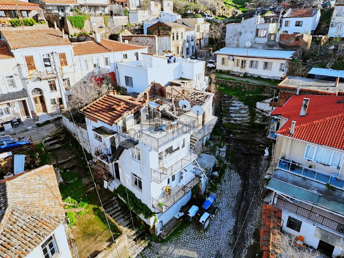 Ayvalık'ta 3+1 Deniz Manzaralı Satılık Bina - 4