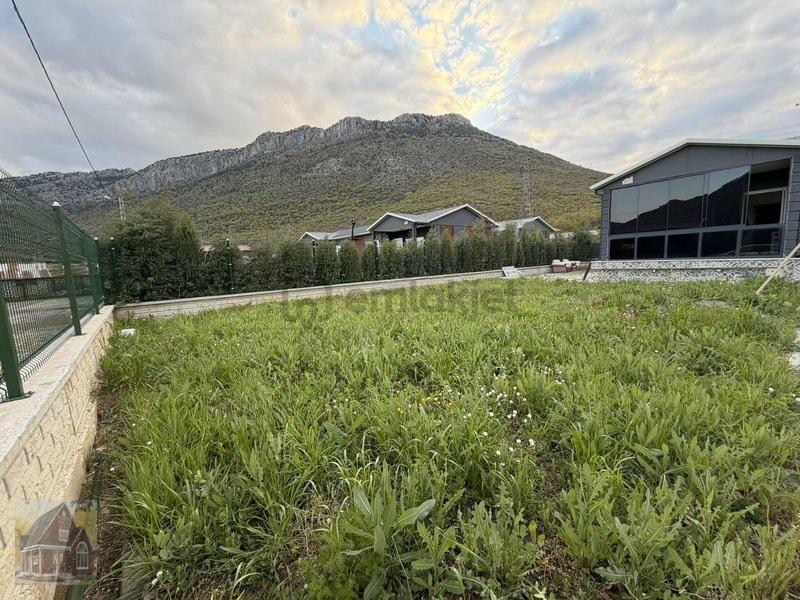 Beldibi Mevkii Satılık Site İçerisinde Bahçe Evi
