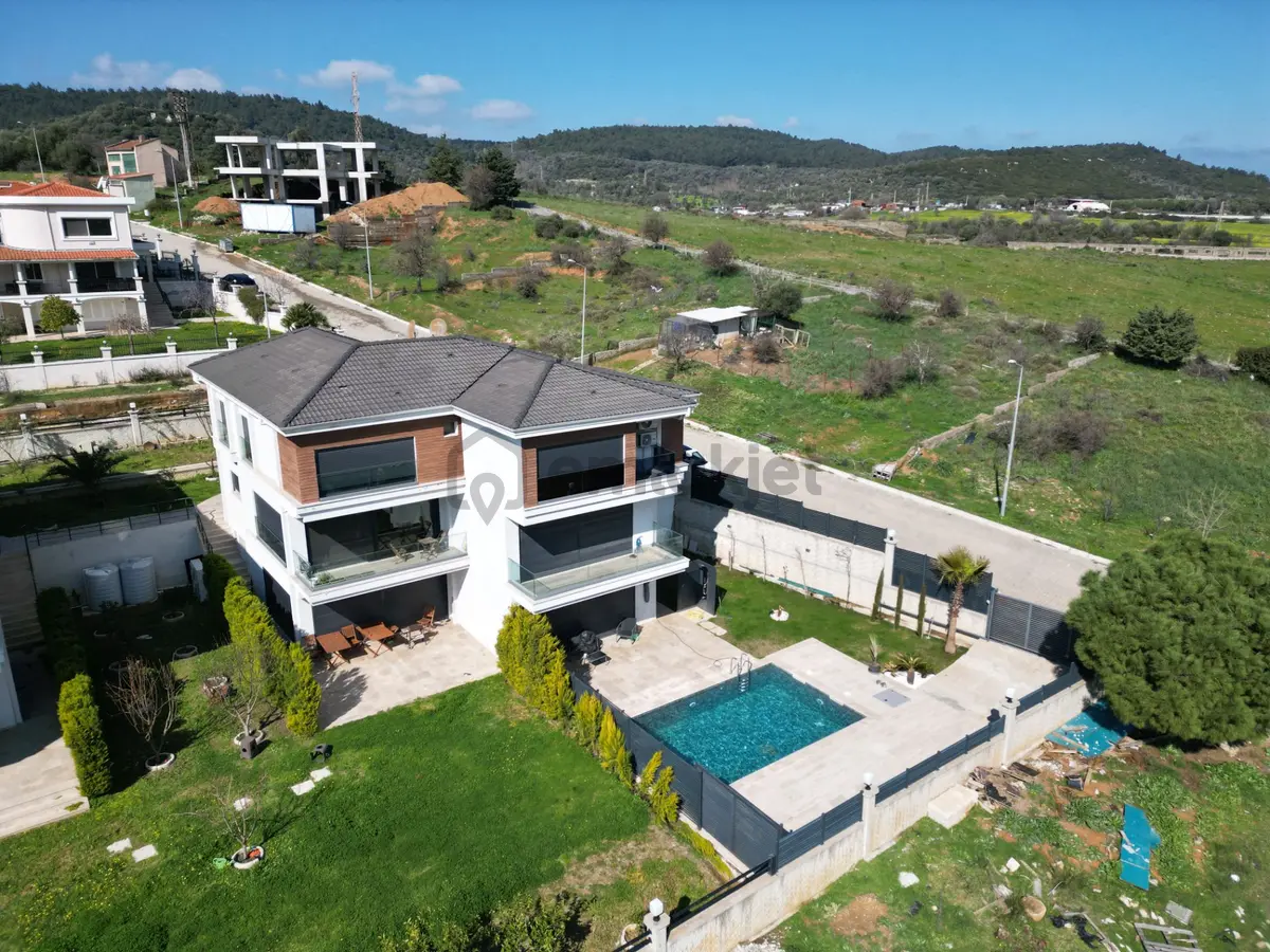 Güzelbahçe Çamlı’da Satılık Lüks Tripleks Villa - 33