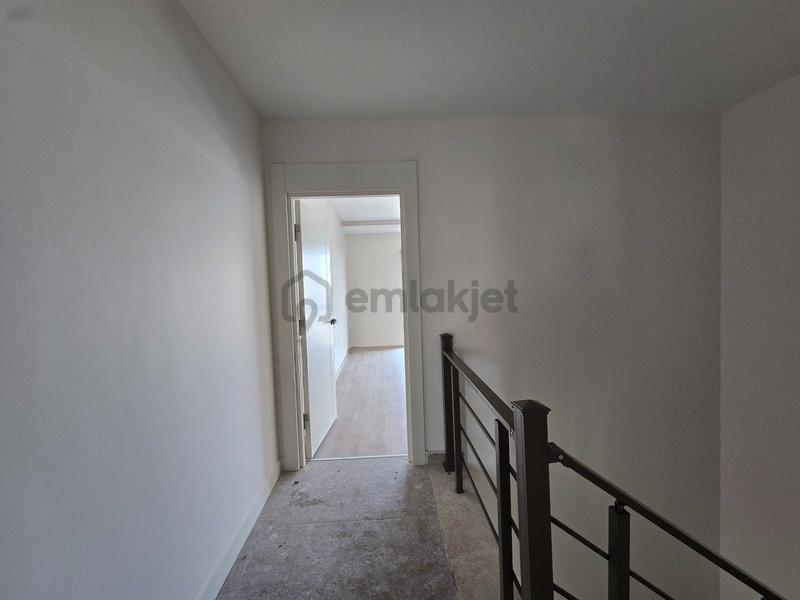 Kiralık 4,5+1 Net 220 M2 Köşe Tip Daire - 26