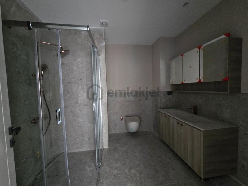 Kiralık 4,5+1 Net 220 M2 Köşe Tip Daire - 34