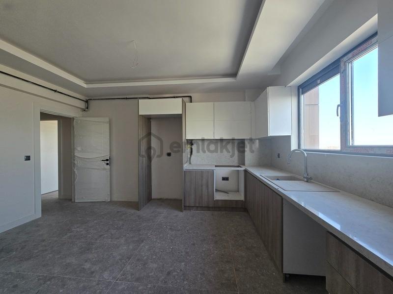 Kiralık 4,5+1 Net 220 M2 Köşe Tip Daire - 19
