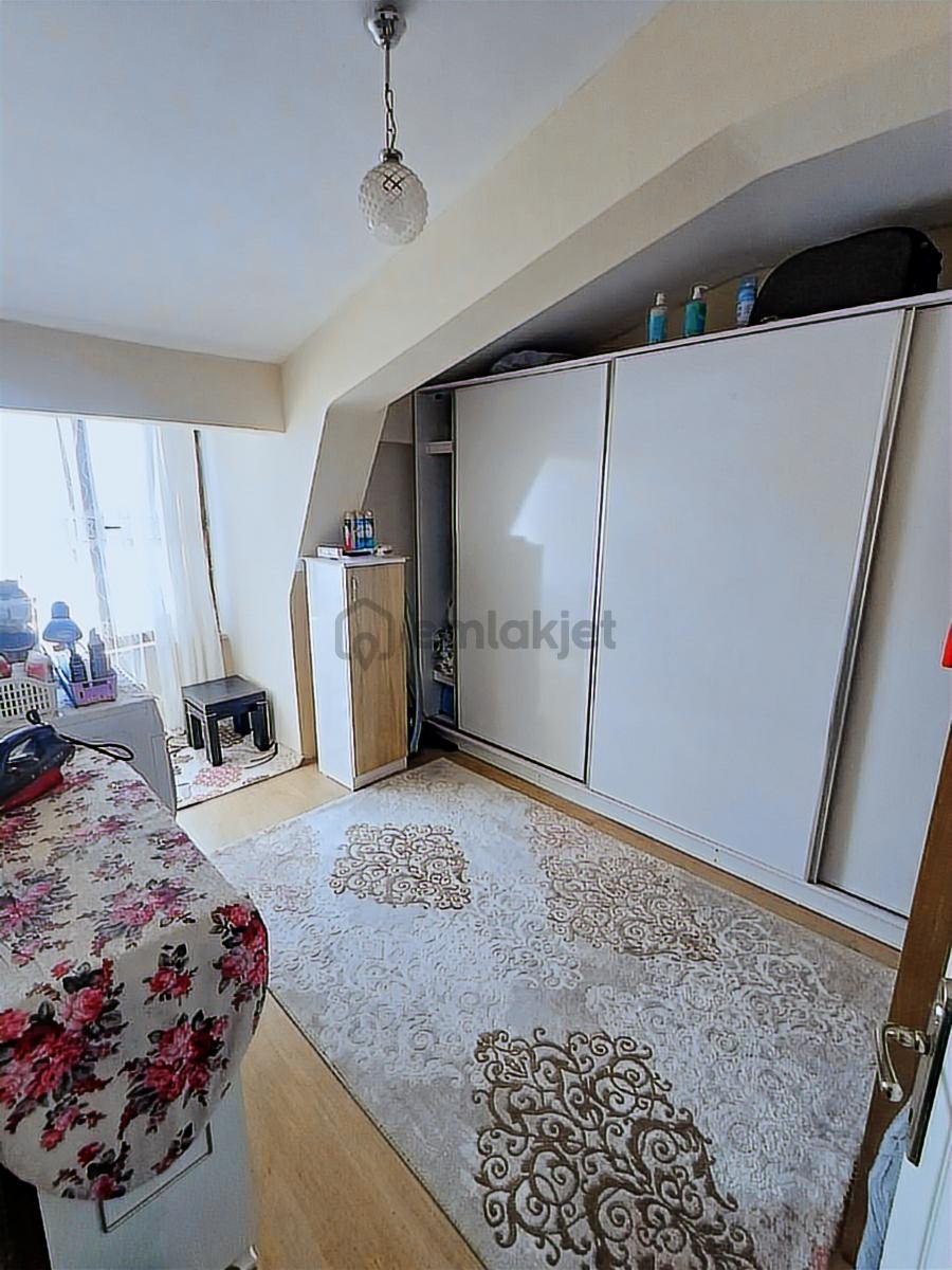 Satılık 2+1 Bakımlı Geniş Daire Güney Cephe Cadde Üzeri - 4
