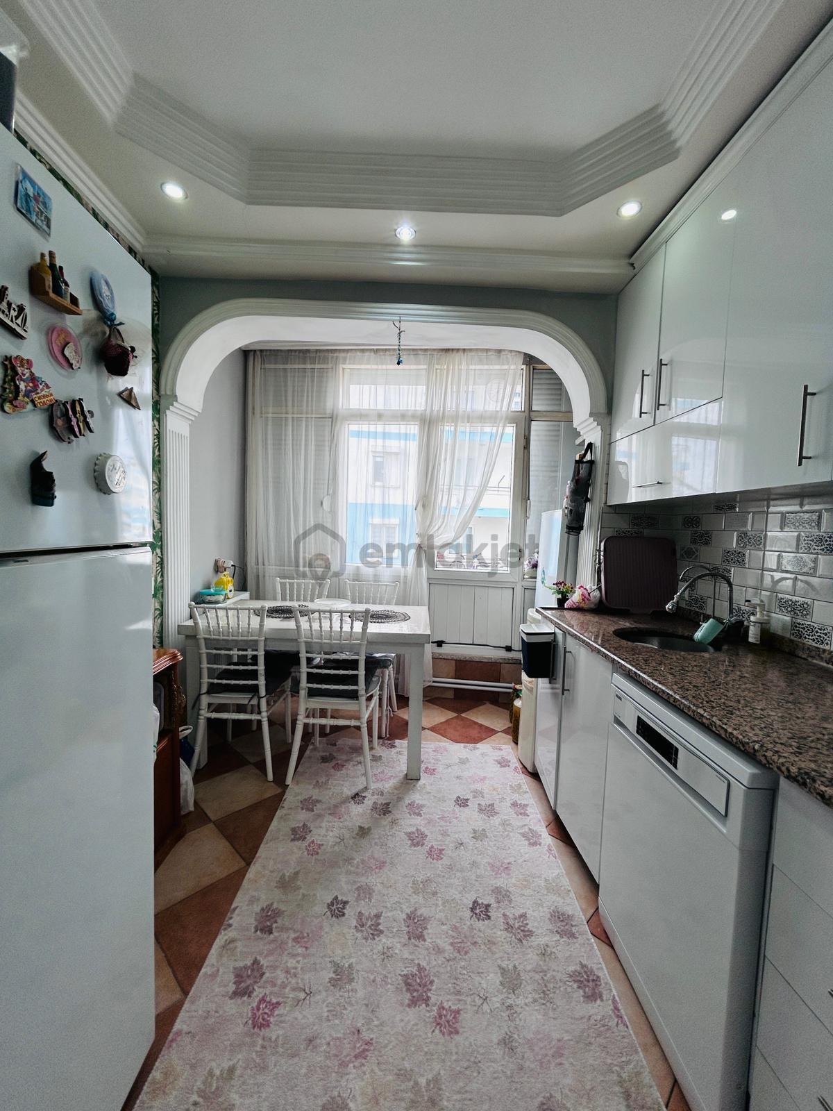 Mevlana Caddesi Üzeri Asansörlü Arakat Geniş 3+1 - 9