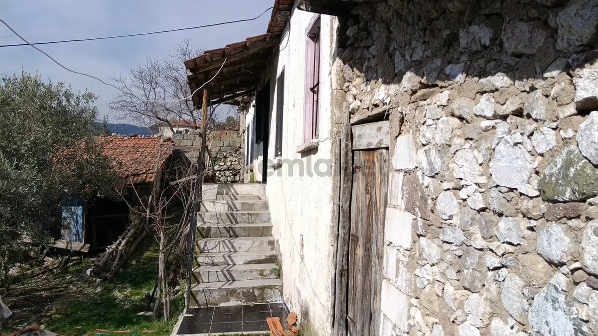 Karalar Köyünde 588 M2 Oturulabilir Müstakil Köy Evi - 2