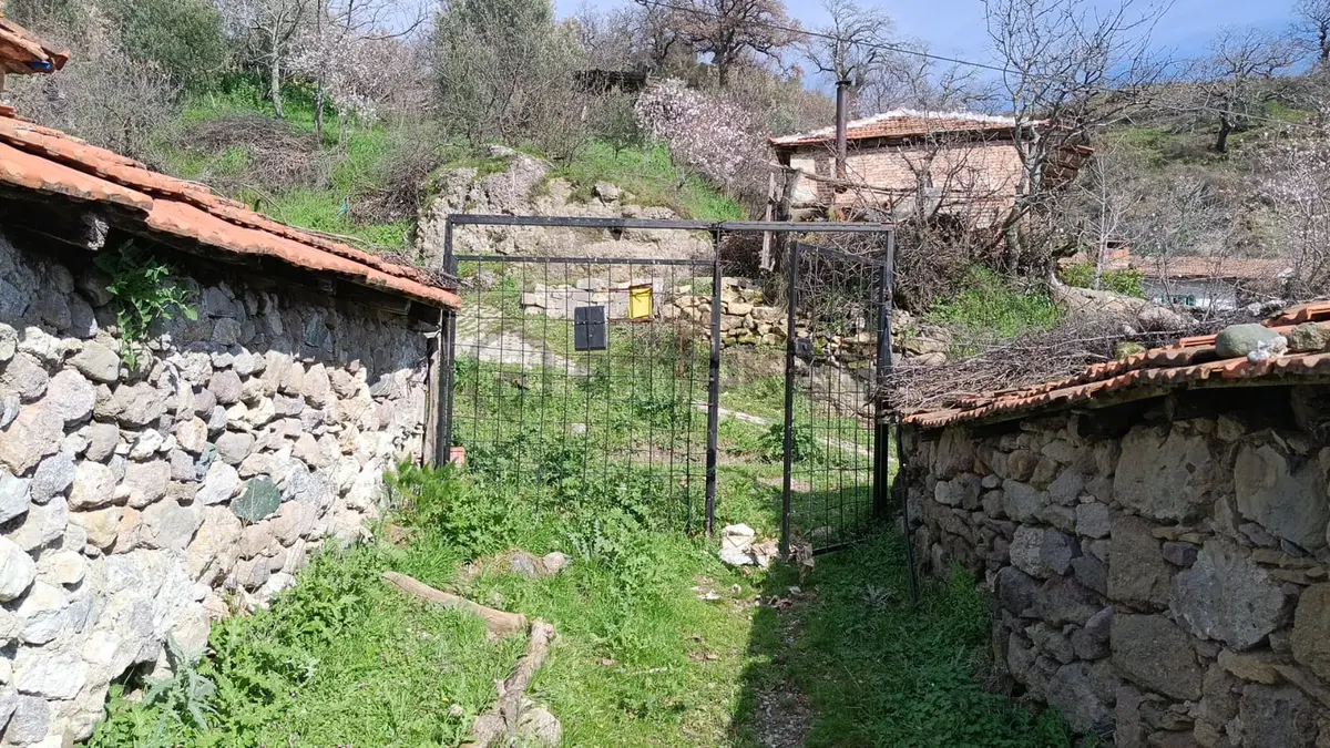 Karalar Köyünde 588 M2 Oturulabilir Müstakil Köy Evi - 6