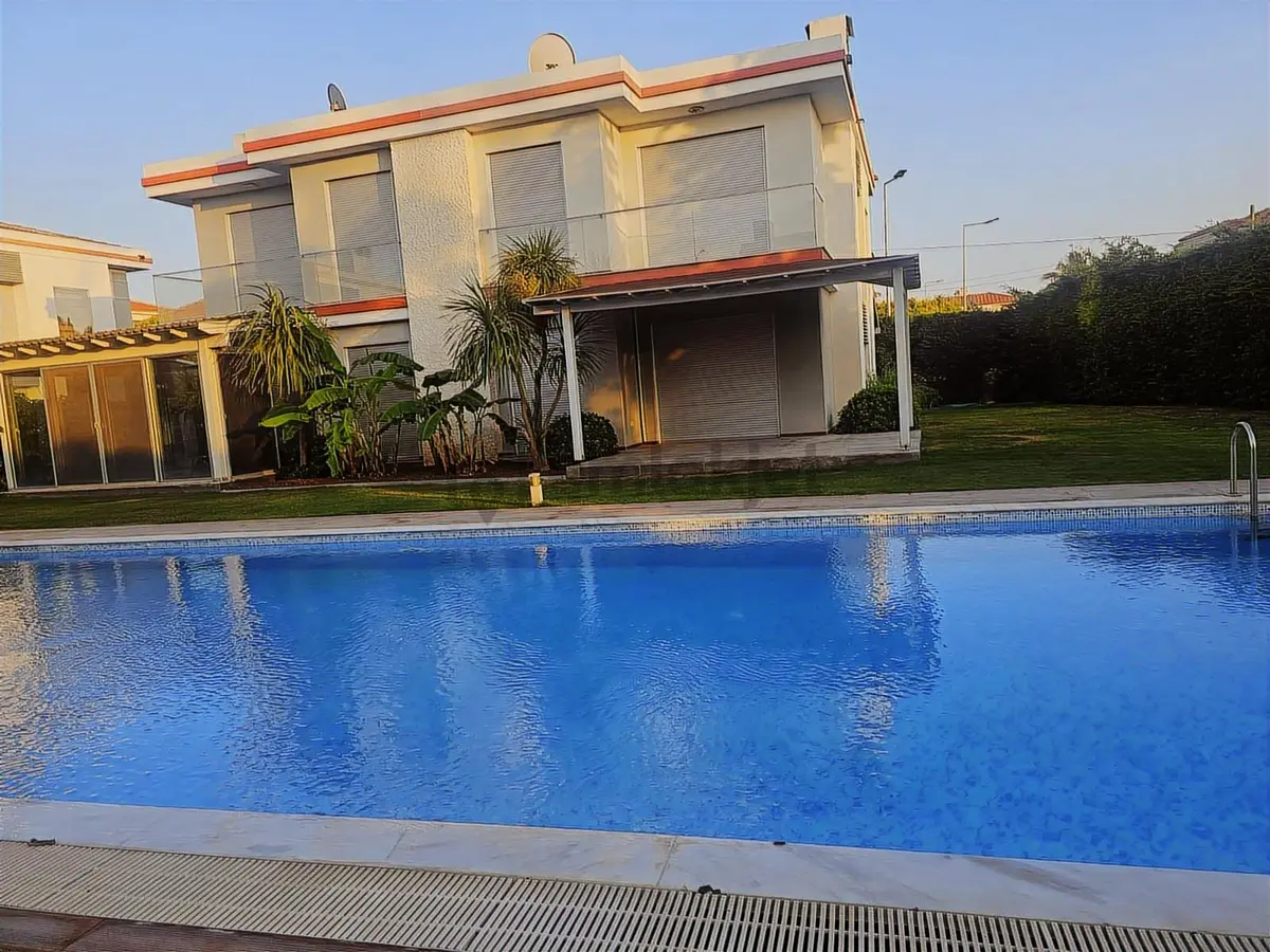 İzmir Çeşme Alaçatı Havuzlu Site İçinde 4+1 Lüks Satılık Villa - 23