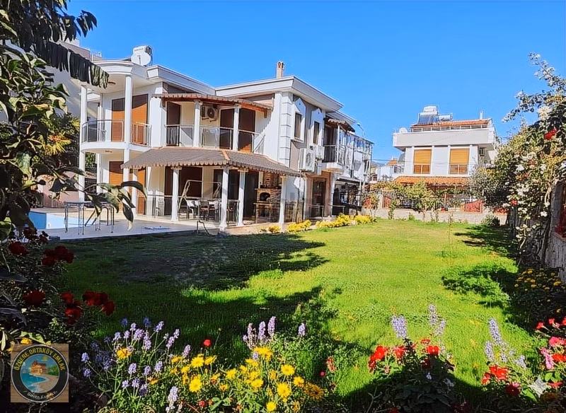 Gümüldür Sahilde Satılık 600m2 Arsada Havuzlu Villa - 3