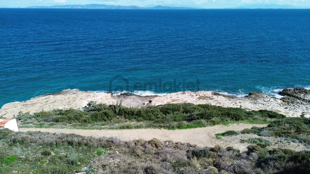 Karaburun Boyabağı'nda Denize Sıfır 2+1 Eşyalı Daire - 35