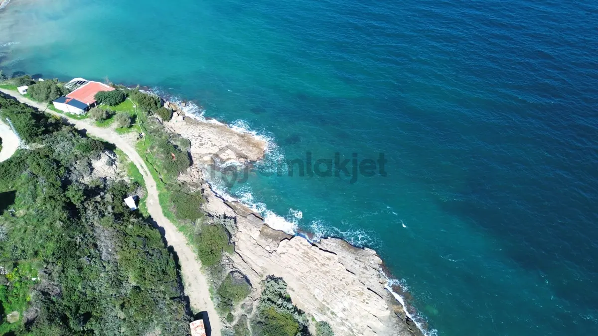 Karaburun Boyabağı'nda Denize Sıfır 2+1 Eşyalı Daire - 26