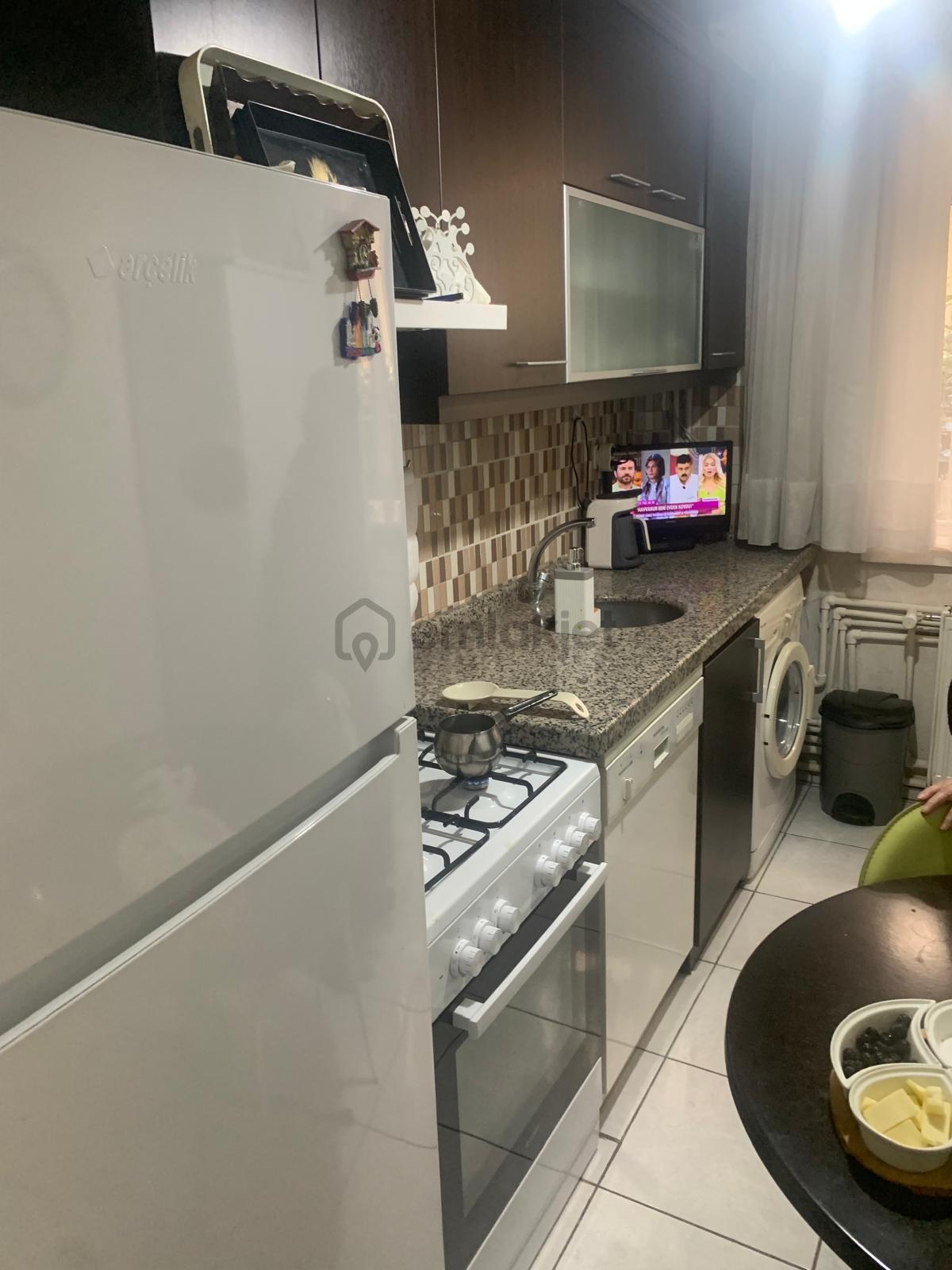 Bahçelievler'de Satılık 3+1 Y.giriş Ön Kombili,yapılı.kat Eksikli - 3