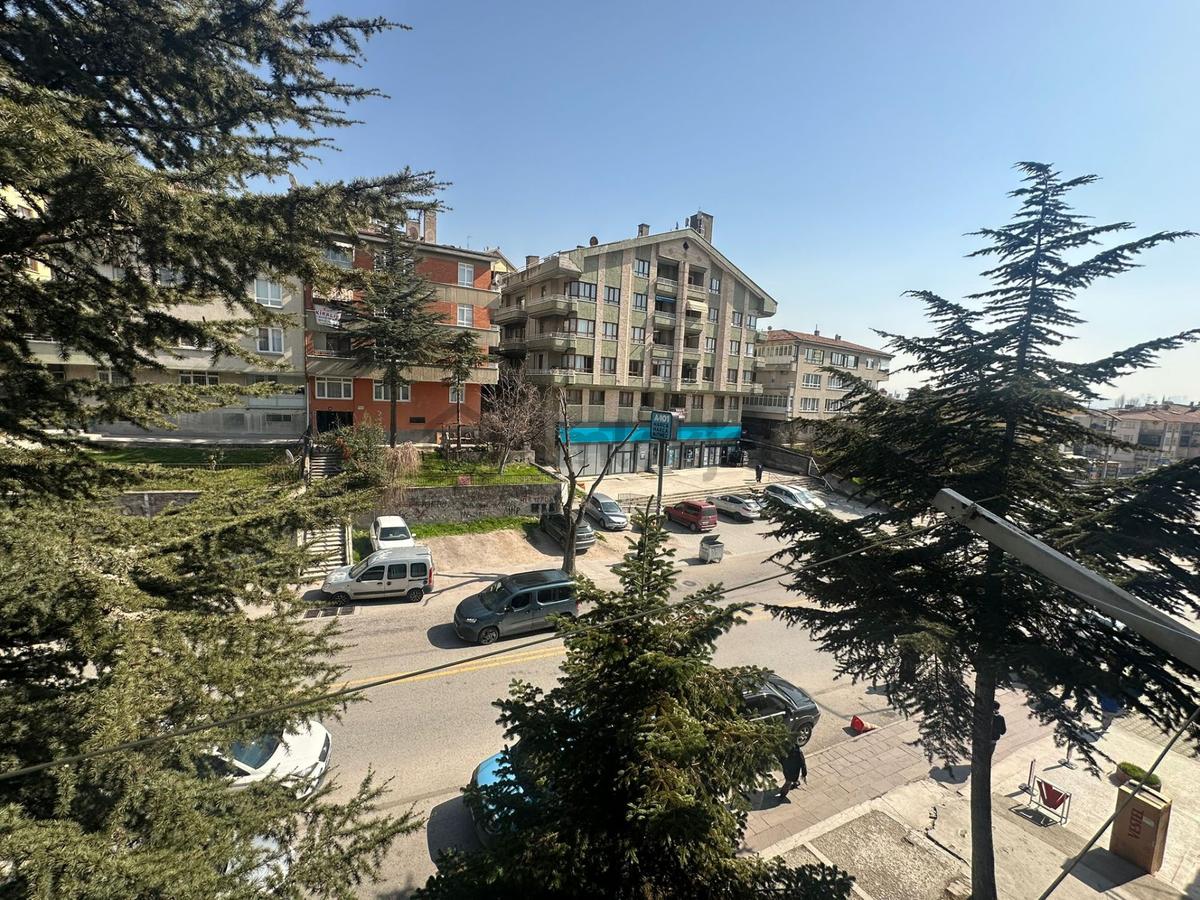 Yunusemre Cad. Üzeri Orta Kat 140m2 Ön Cephe 4+1 Çift Balkon - 17